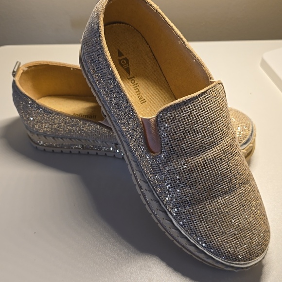 Oli. Shoes - Oli | Gold | Women's | Textured Slip-Ons | Size 11 | Like New